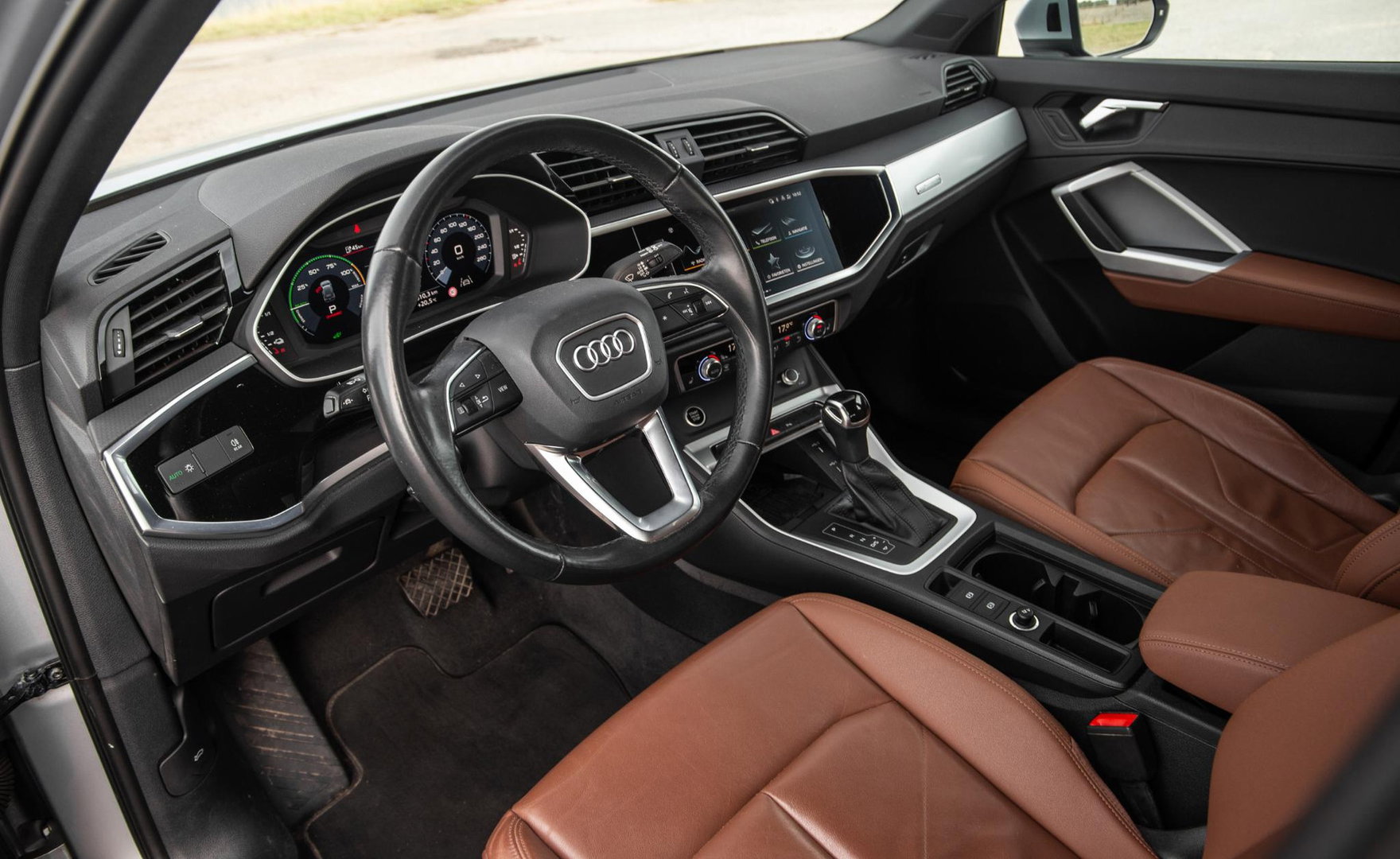 Audi Q3 45 TFSI e edition VIRTUAL COCKPIT / CRUISE CONTROLE / AIRCO / BRUIN LEER / PHEV