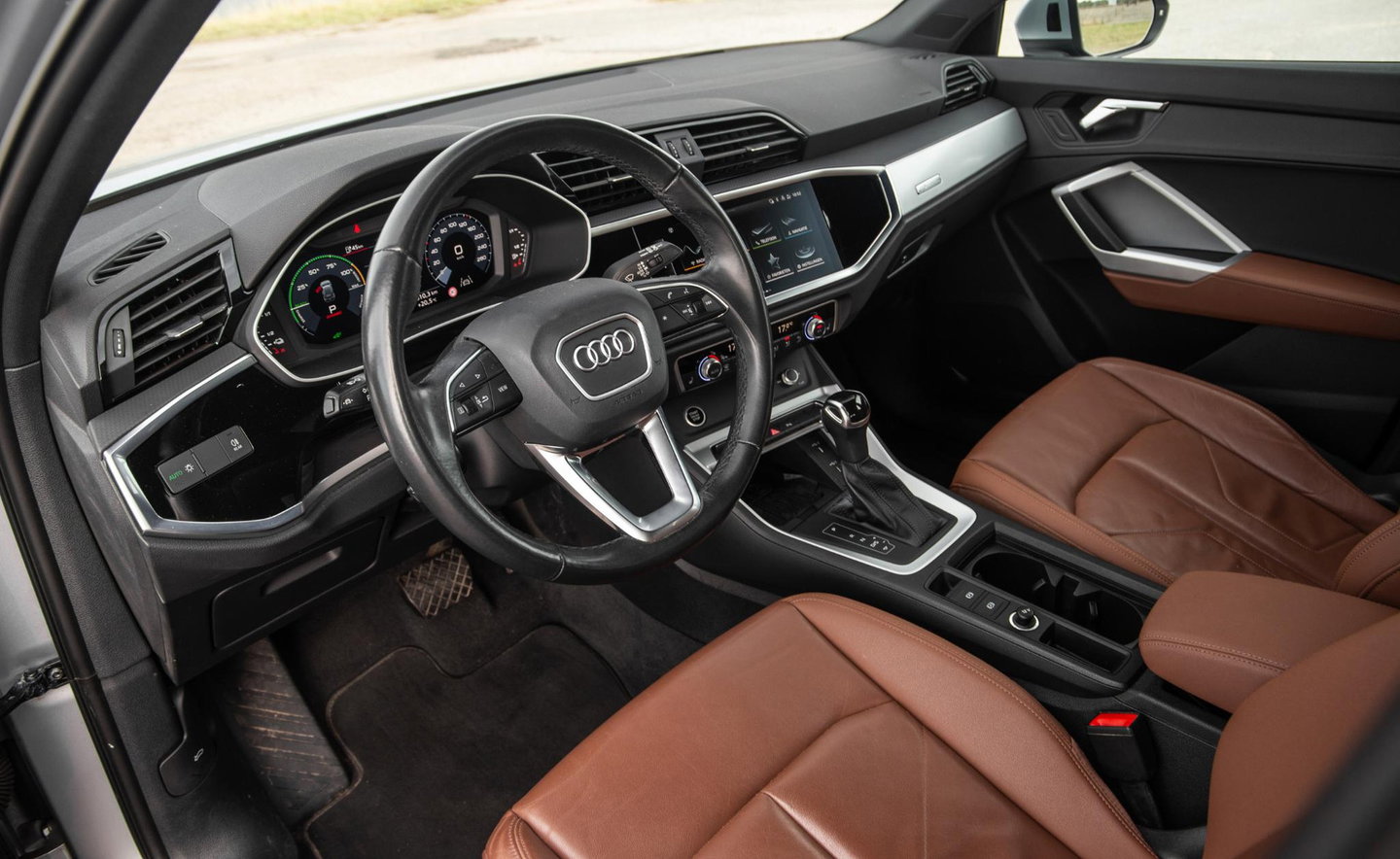 Audi Q3 45 TFSI e edition VIRTUAL COCKPIT / CRUISE CONTROLE / AIRCO / BRUIN LEER / PHEV