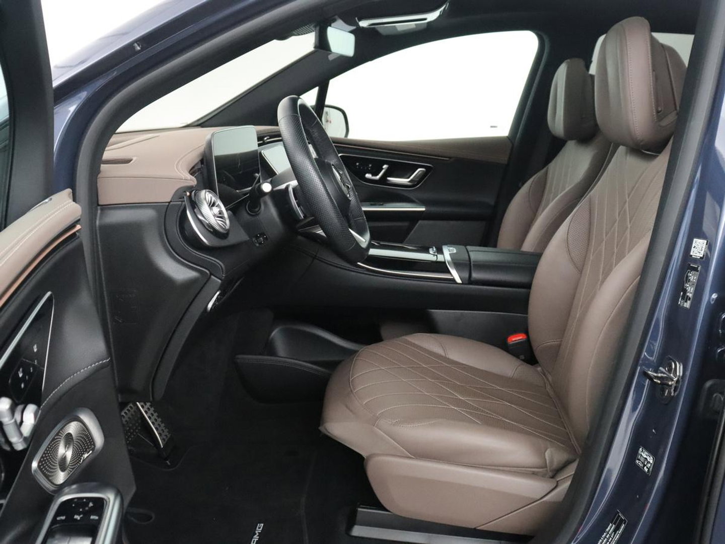 Mercedes-Benz EQE SUV 350 4Matic AMG Line 91 kWh | 97.1% | Panoramadak | Trekhaak | Head up | 360 camera | Adaptive cruise | Stoelkoeling | Memory |