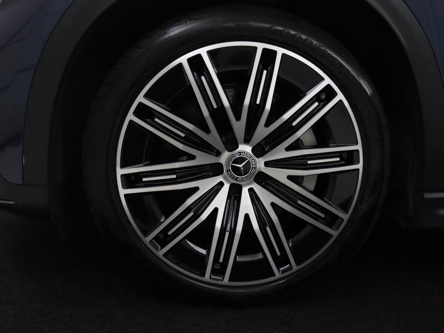 Mercedes-Benz EQE SUV 350 4Matic AMG Line 91 kWh | 97.1% | Panoramadak | Trekhaak | Head up | 360 camera | Adaptive cruise | Stoelkoeling | Memory |