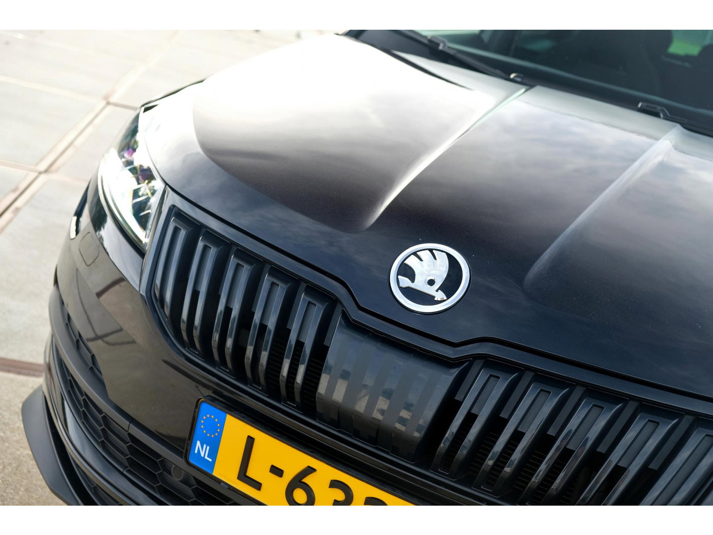 Škoda Karoq 1.5 TSI ACT Sportline | PANO | TREKHAAK | APPLE CAR PLAY | 19" VELGEN