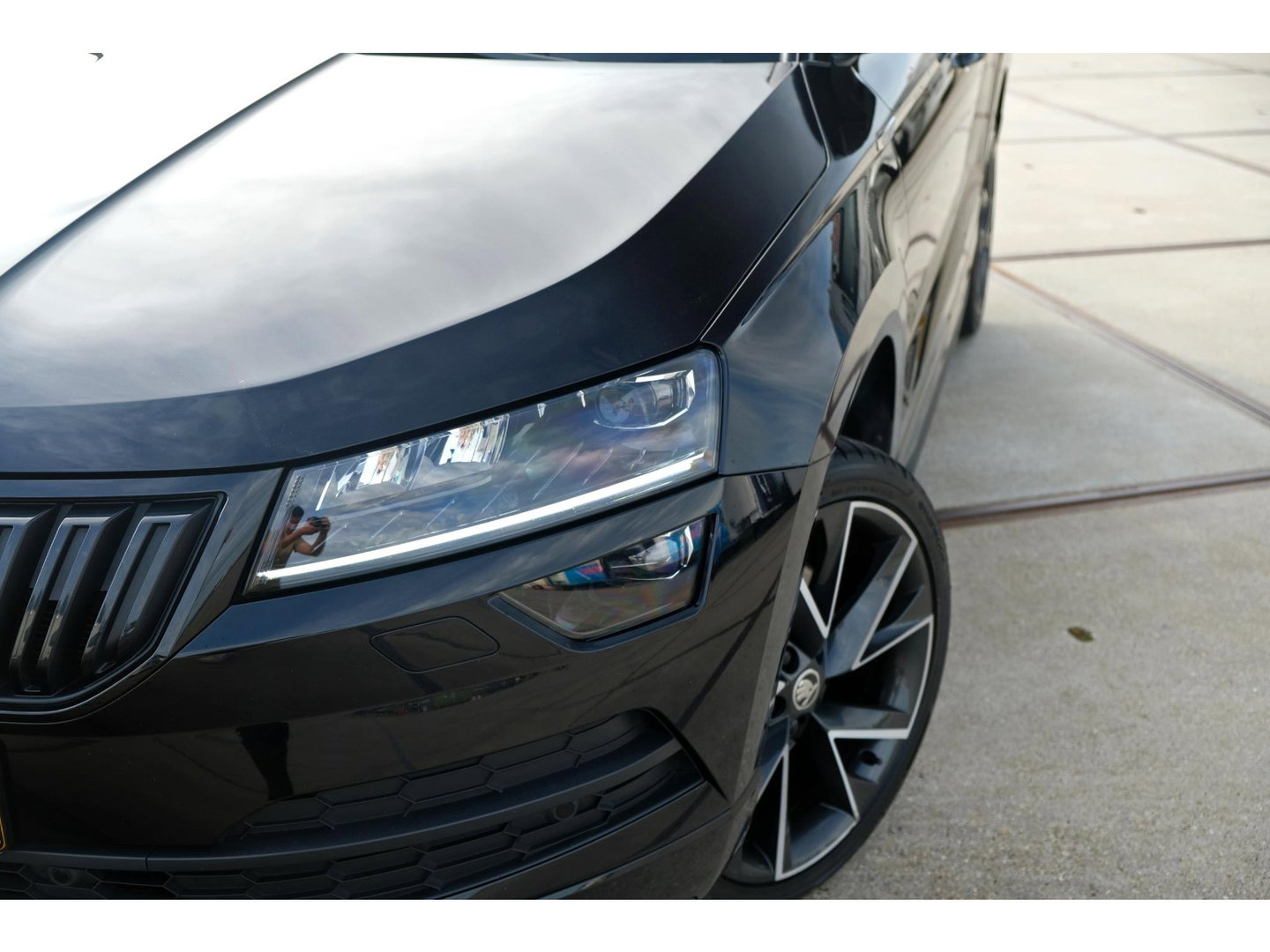 Škoda Karoq 1.5 TSI ACT Sportline | PANO | TREKHAAK | APPLE CAR PLAY | 19" VELGEN