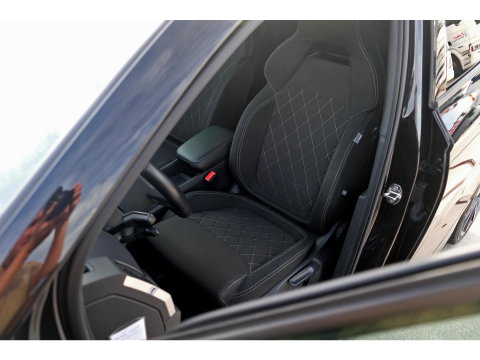 Škoda Karoq 1.5 TSI ACT Sportline | PANO | TREKHAAK | APPLE CAR PLAY | 19" VELGEN