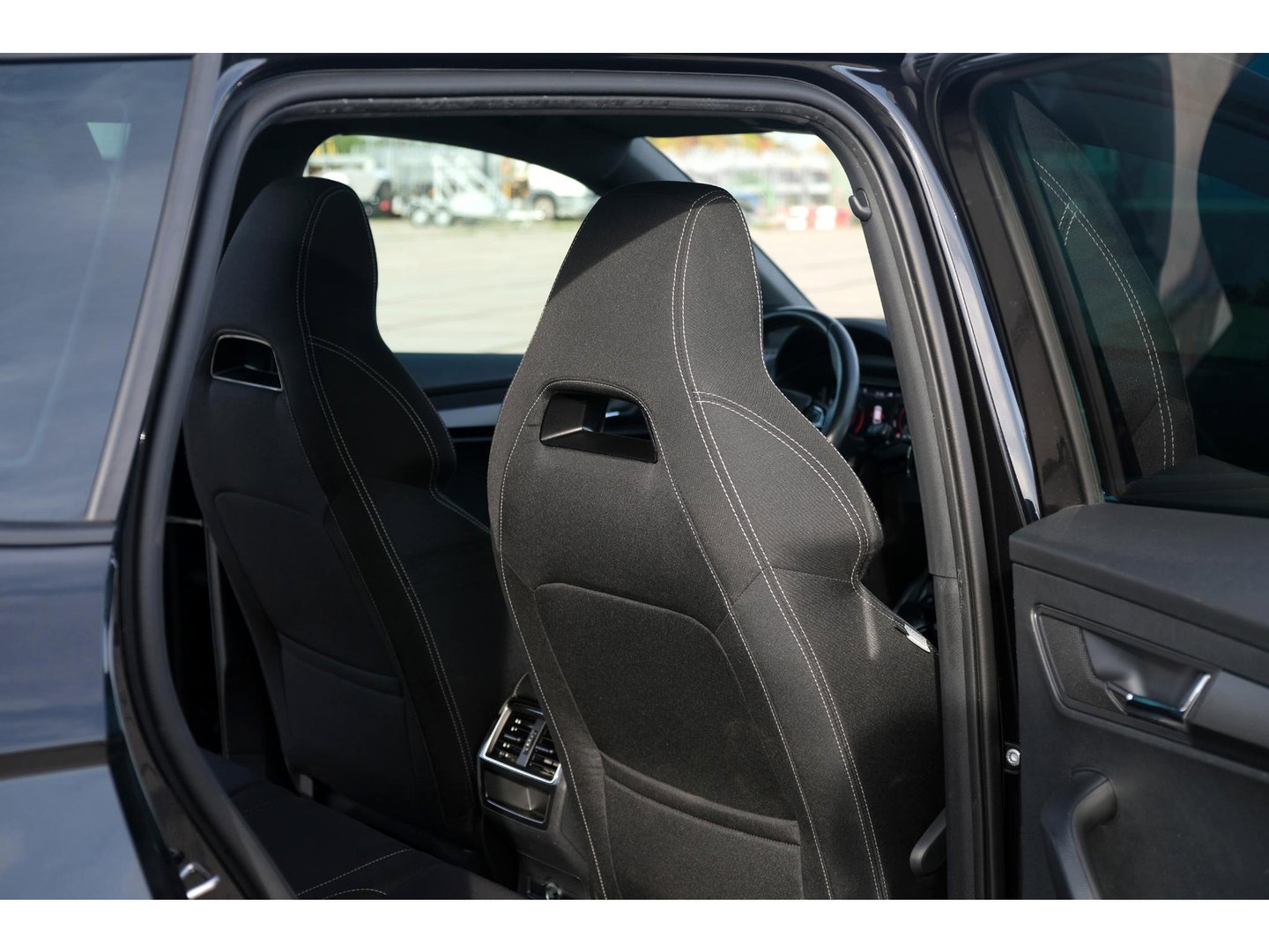 Škoda Karoq 1.5 TSI ACT Sportline | PANO | TREKHAAK | APPLE CAR PLAY | 19" VELGEN