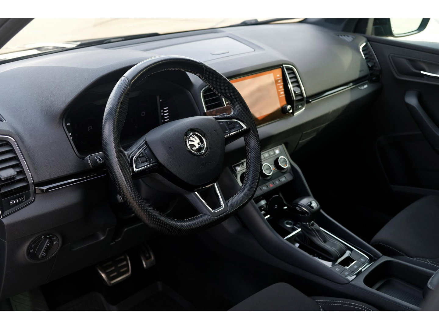 Škoda Karoq 1.5 TSI ACT Sportline | PANO | TREKHAAK | APPLE CAR PLAY | 19" VELGEN