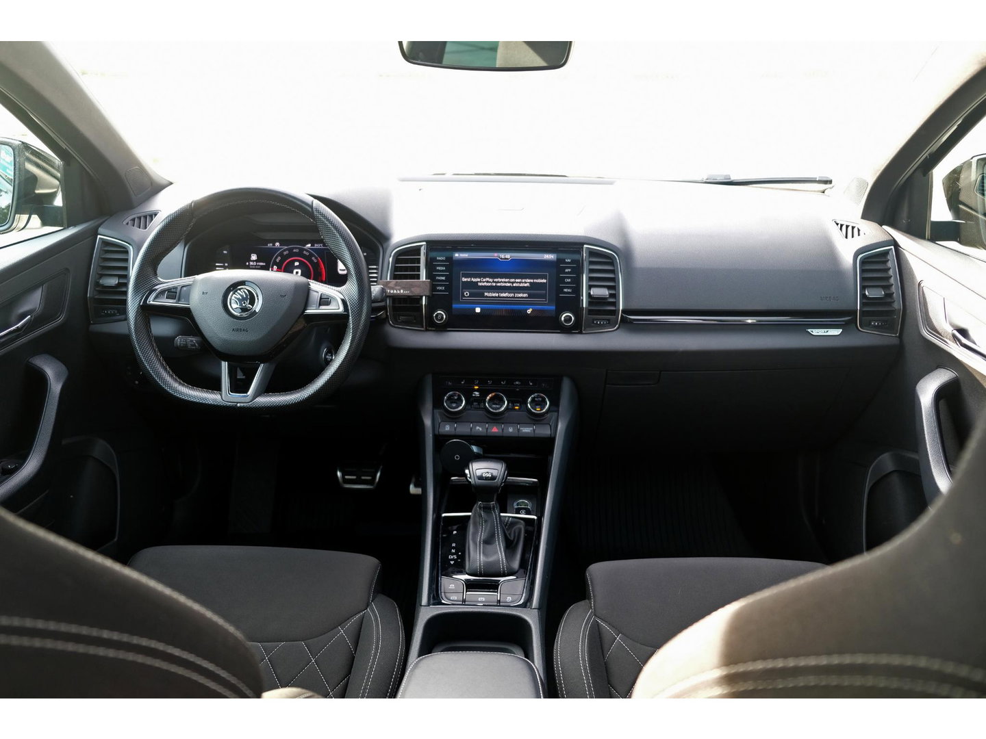 Škoda Karoq 1.5 TSI ACT Sportline | PANO | TREKHAAK | APPLE CAR PLAY | 19" VELGEN