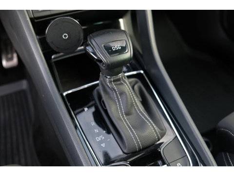 Škoda Karoq 1.5 TSI ACT Sportline | PANO | TREKHAAK | APPLE CAR PLAY | 19" VELGEN