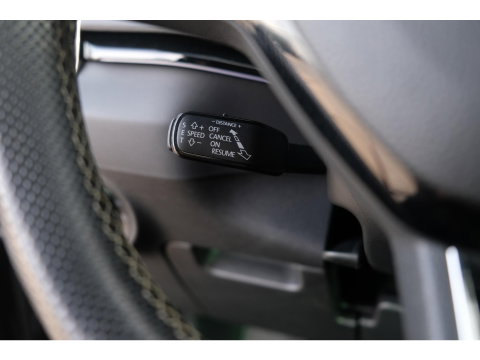 Škoda Karoq 1.5 TSI ACT Sportline | PANO | TREKHAAK | APPLE CAR PLAY | 19" VELGEN