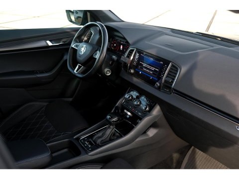 Škoda Karoq 1.5 TSI ACT Sportline | PANO | TREKHAAK | APPLE CAR PLAY | 19" VELGEN