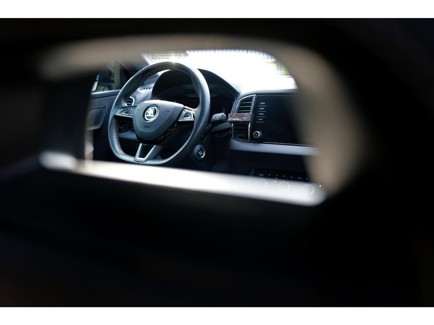 Škoda Karoq 1.5 TSI ACT Sportline | PANO | TREKHAAK | APPLE CAR PLAY | 19" VELGEN