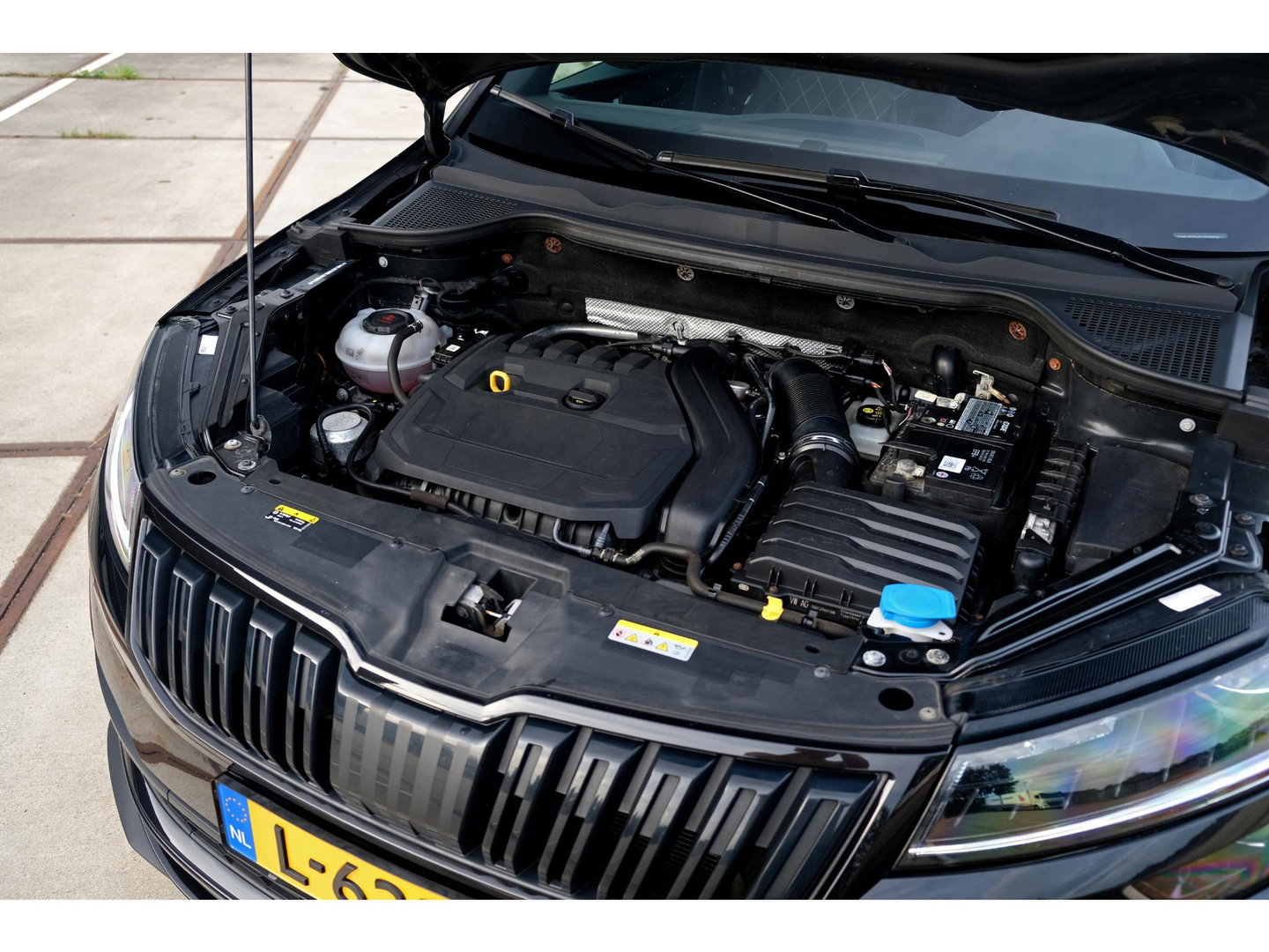 Škoda Karoq 1.5 TSI ACT Sportline | PANO | TREKHAAK | APPLE CAR PLAY | 19" VELGEN