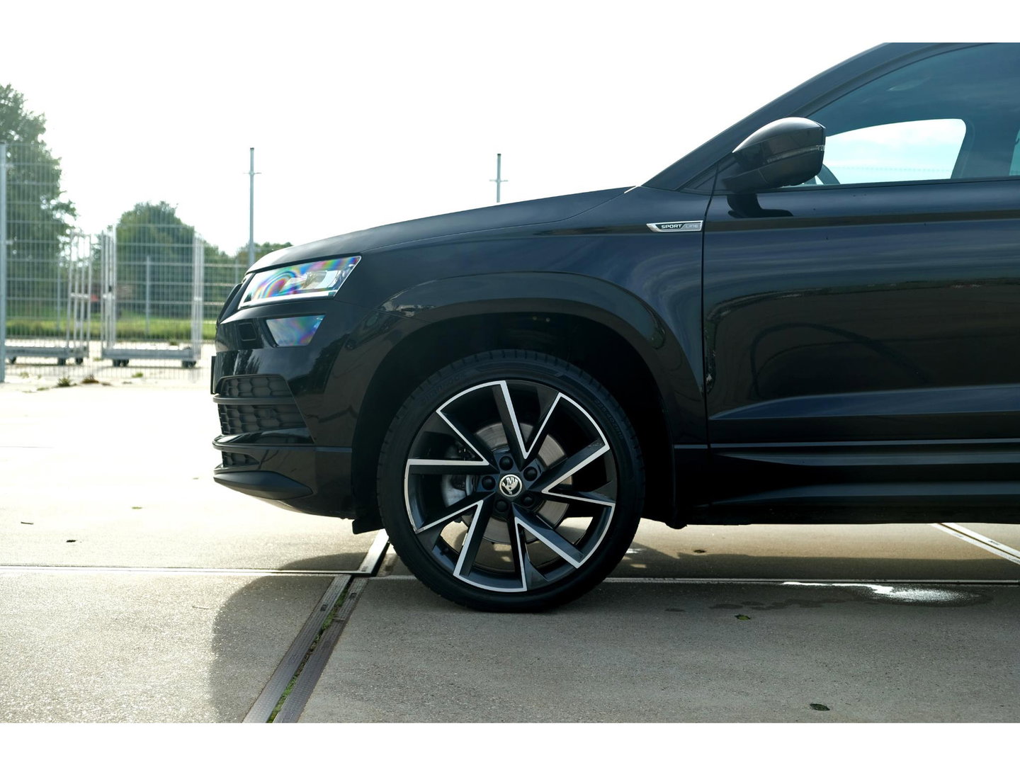 Škoda Karoq 1.5 TSI ACT Sportline | PANO | TREKHAAK | APPLE CAR PLAY | 19" VELGEN