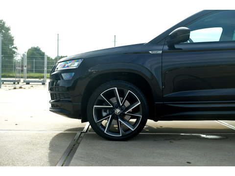 Škoda Karoq 1.5 TSI ACT Sportline | PANO | TREKHAAK | APPLE CAR PLAY | 19" VELGEN