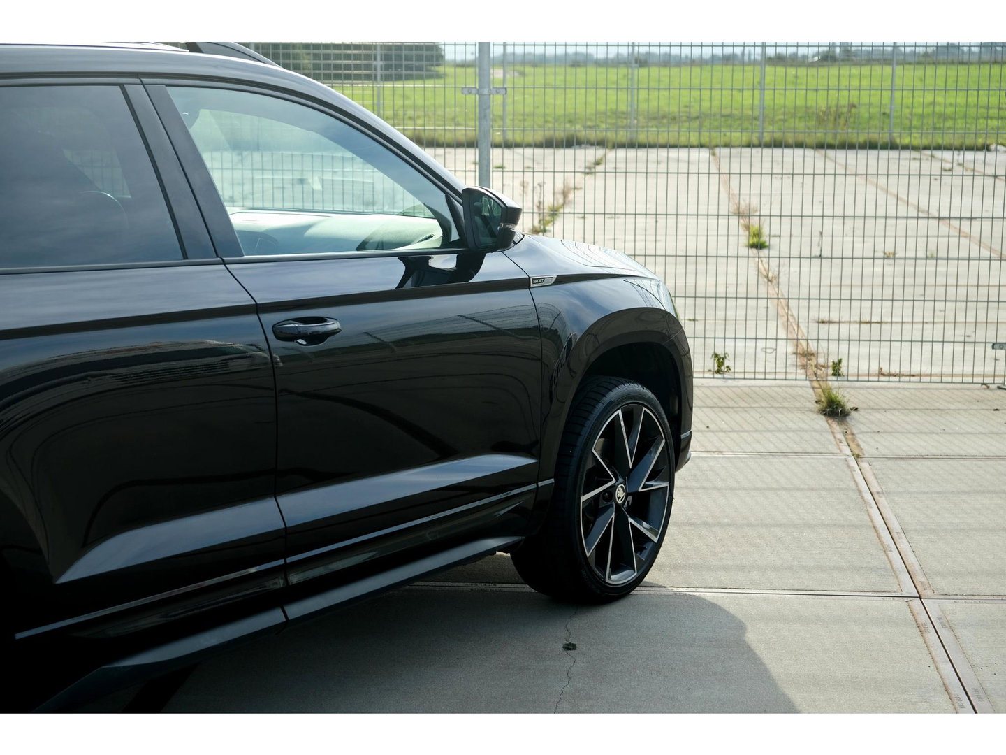 Škoda Karoq 1.5 TSI ACT Sportline | PANO | TREKHAAK | APPLE CAR PLAY | 19" VELGEN