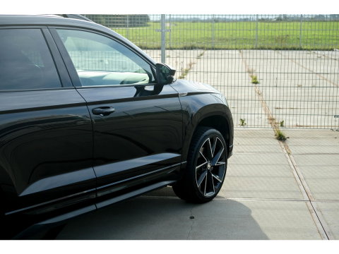 Škoda Karoq 1.5 TSI ACT Sportline | PANO | TREKHAAK | APPLE CAR PLAY | 19" VELGEN
