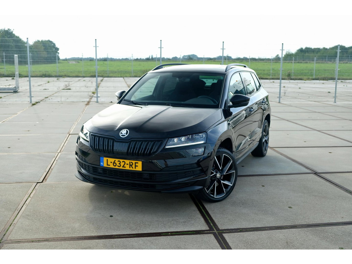 Škoda Karoq 1.5 TSI ACT Sportline | PANO | TREKHAAK | APPLE CAR PLAY | 19" VELGEN