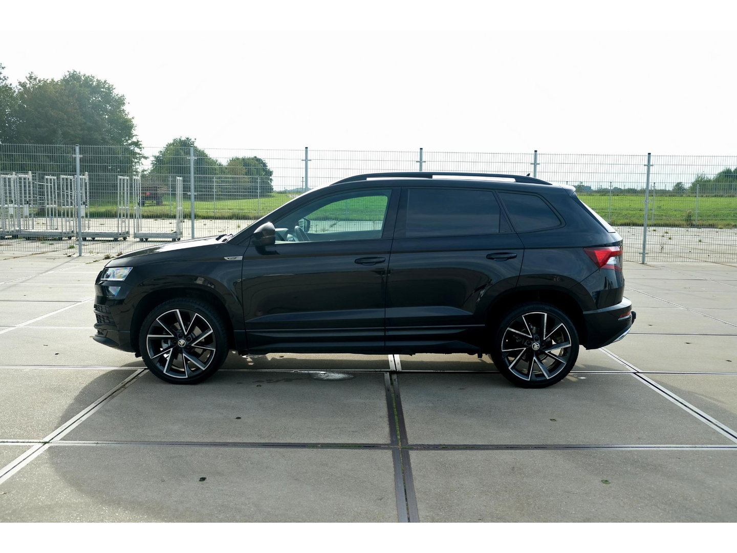 Škoda Karoq 1.5 TSI ACT Sportline | PANO | TREKHAAK | APPLE CAR PLAY | 19" VELGEN