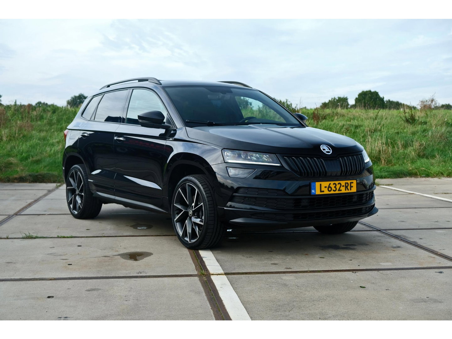 Škoda Karoq 1.5 TSI ACT Sportline | PANO | TREKHAAK | APPLE CAR PLAY | 19" VELGEN