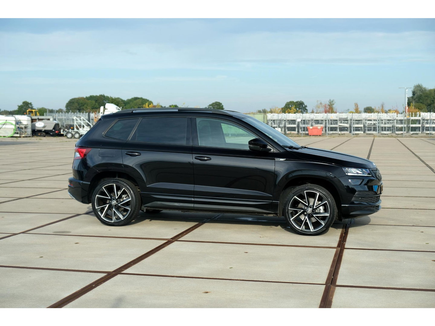 Škoda Karoq 1.5 TSI ACT Sportline | PANO | TREKHAAK | APPLE CAR PLAY | 19" VELGEN