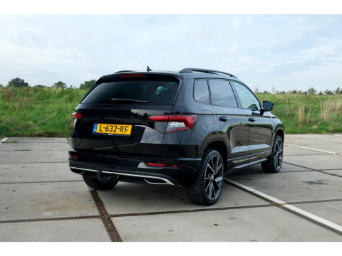 Škoda Karoq 1.5 TSI ACT Sportline | PANO | TREKHAAK | APPLE CAR PLAY | 19" VELGEN
