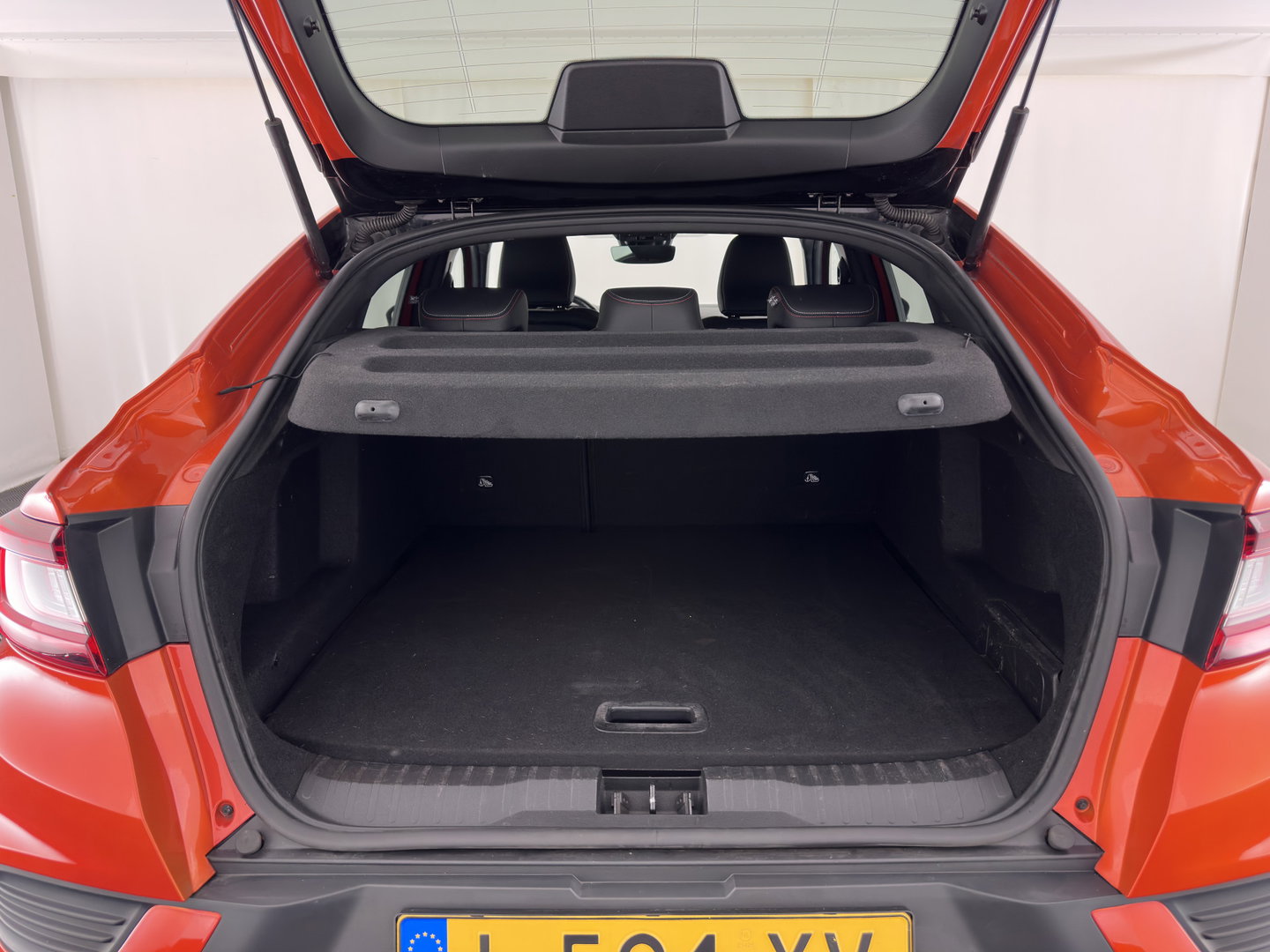 Renault Arkana 1.6 E-Tech Hybrid 145 R.S. Line (INCL-BTW) Aut. *LEATHER | FULL-LED | BLINDSPOT | CAMERA | BOSE-AUDIO | HEATED-SPORTSEATS | KEYLESS | AMBIENTLIGHT | DIGI-COCKPIT | PRIVACY-GLASS | NAVI-FULLMAP | ECC | ADAPTIVE-CRUISE | 18"A