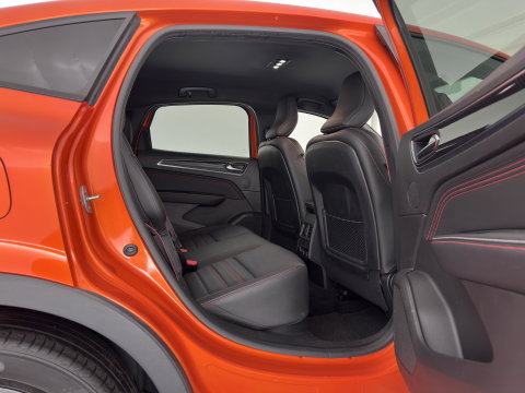 Renault Arkana 1.6 E-Tech Hybrid 145 R.S. Line (INCL-BTW) Aut. *LEATHER | FULL-LED | BLINDSPOT | CAMERA | BOSE-AUDIO | HEATED-SPORTSEATS | KEYLESS | AMBIENTLIGHT | DIGI-COCKPIT | PRIVACY-GLASS | NAVI-FULLMAP | ECC | ADAPTIVE-CRUISE | 18"A