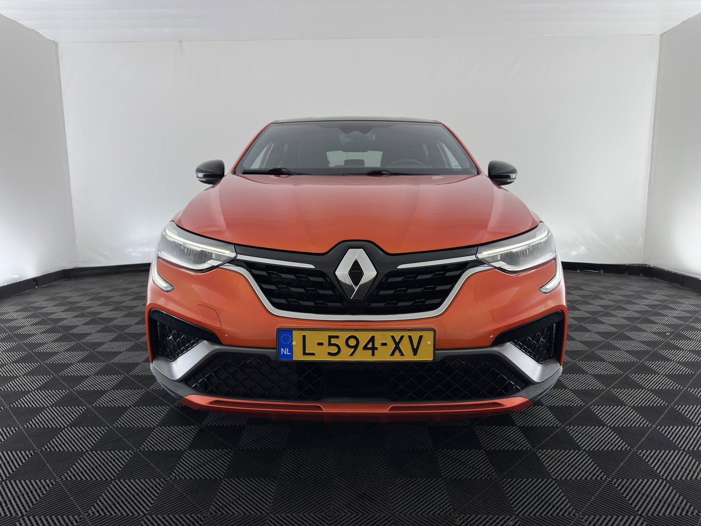 Renault Arkana 1.6 E-Tech Hybrid 145 R.S. Line (INCL-BTW) Aut. *LEATHER | FULL-LED | BLINDSPOT | CAMERA | BOSE-AUDIO | HEATED-SPORTSEATS | KEYLESS | AMBIENTLIGHT | DIGI-COCKPIT | PRIVACY-GLASS | NAVI-FULLMAP | ECC | ADAPTIVE-CRUISE | 18"A