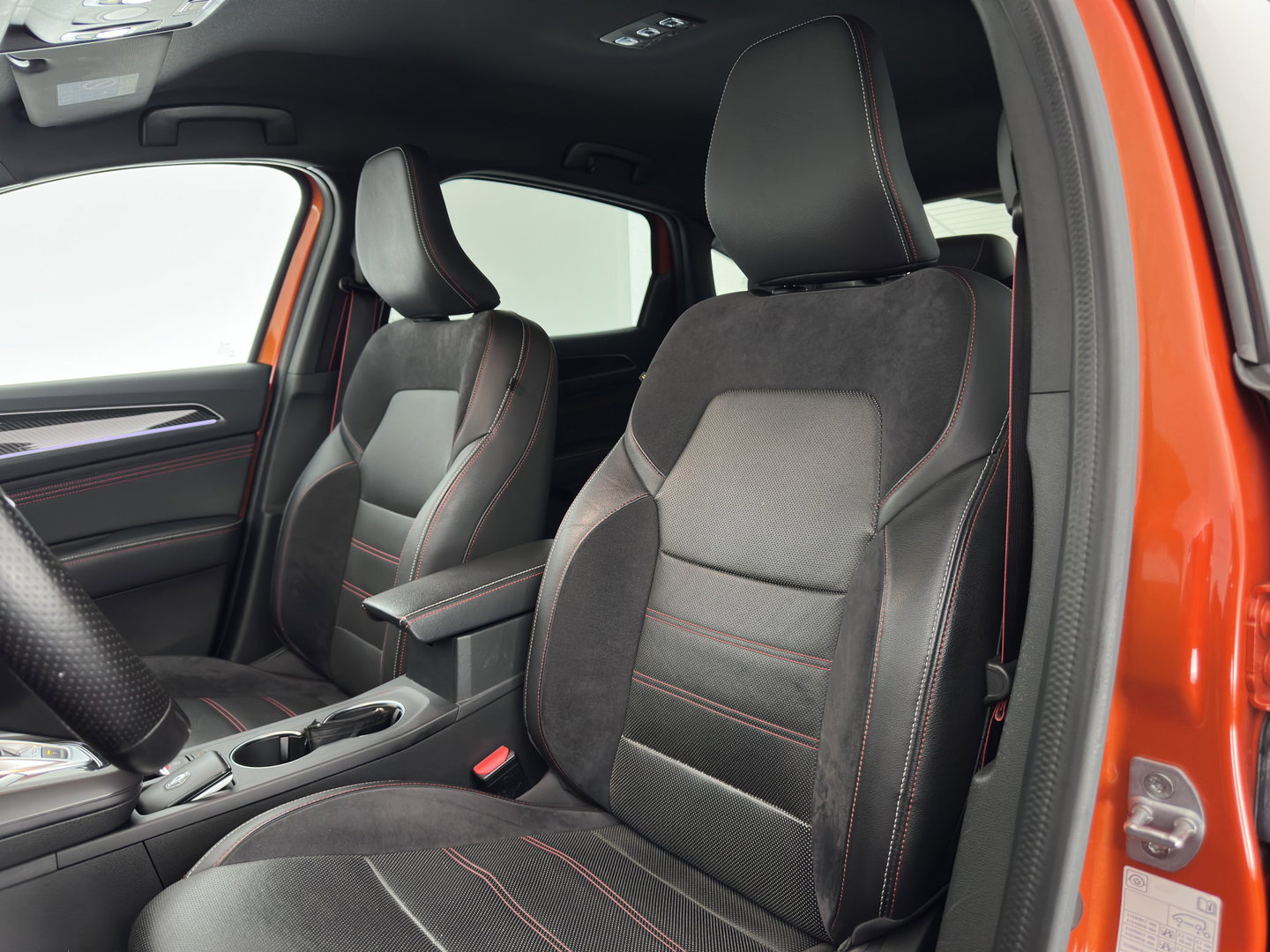 Renault Arkana 1.6 E-Tech Hybrid 145 R.S. Line (INCL-BTW) Aut. *LEATHER | FULL-LED | BLINDSPOT | CAMERA | BOSE-AUDIO | HEATED-SPORTSEATS | KEYLESS | AMBIENTLIGHT | DIGI-COCKPIT | PRIVACY-GLASS | NAVI-FULLMAP | ECC | ADAPTIVE-CRUISE | 18"A