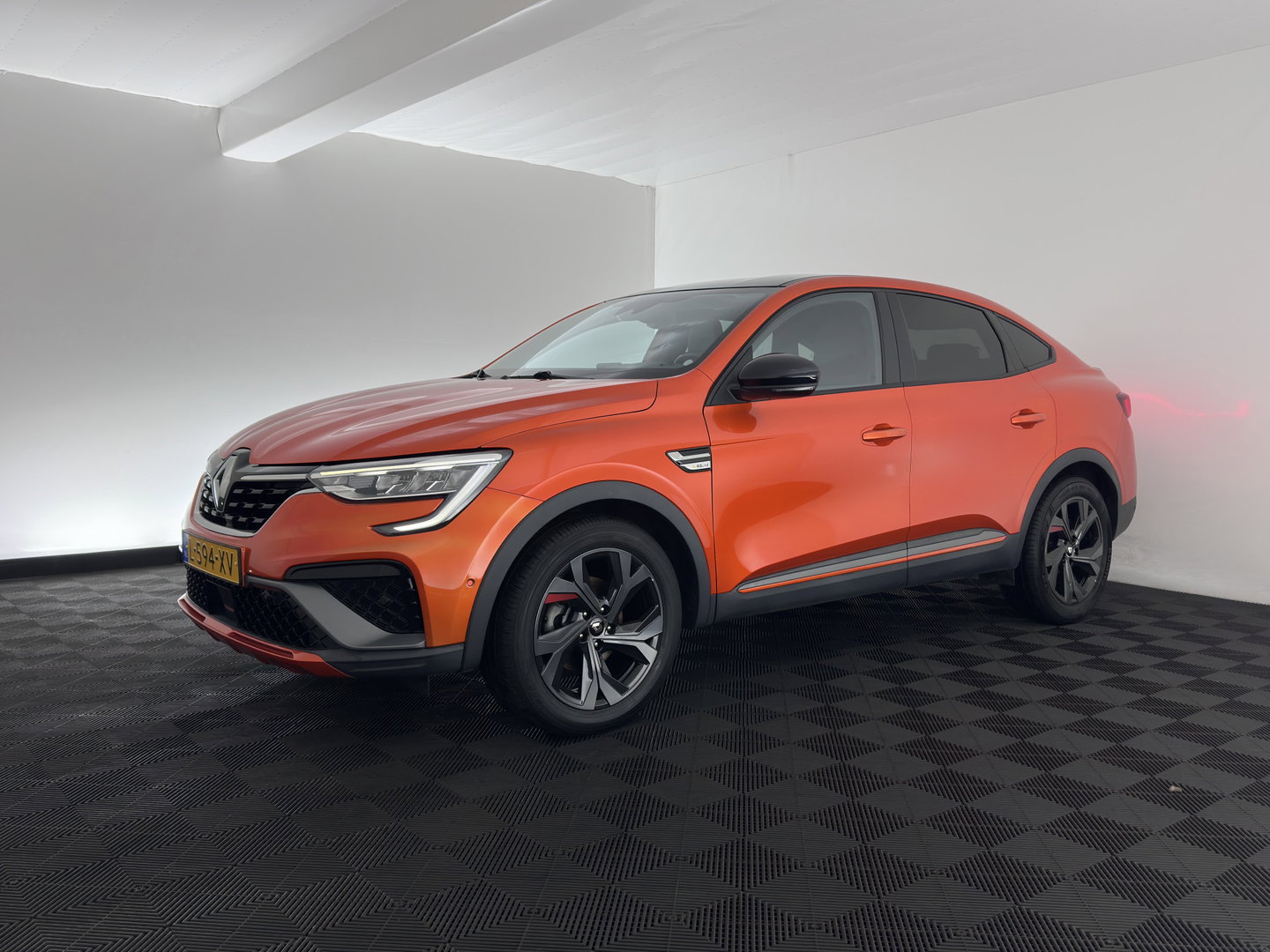 Renault Arkana 1.6 E-Tech Hybrid 145 R.S. Line (INCL-BTW) Aut. *LEATHER | FULL-LED | BLINDSPOT | CAMERA | BOSE-AUDIO | HEATED-SPORTSEATS | KEYLESS | AMBIENTLIGHT | DIGI-COCKPIT | PRIVACY-GLASS | NAVI-FULLMAP | ECC | ADAPTIVE-CRUISE | 18"A