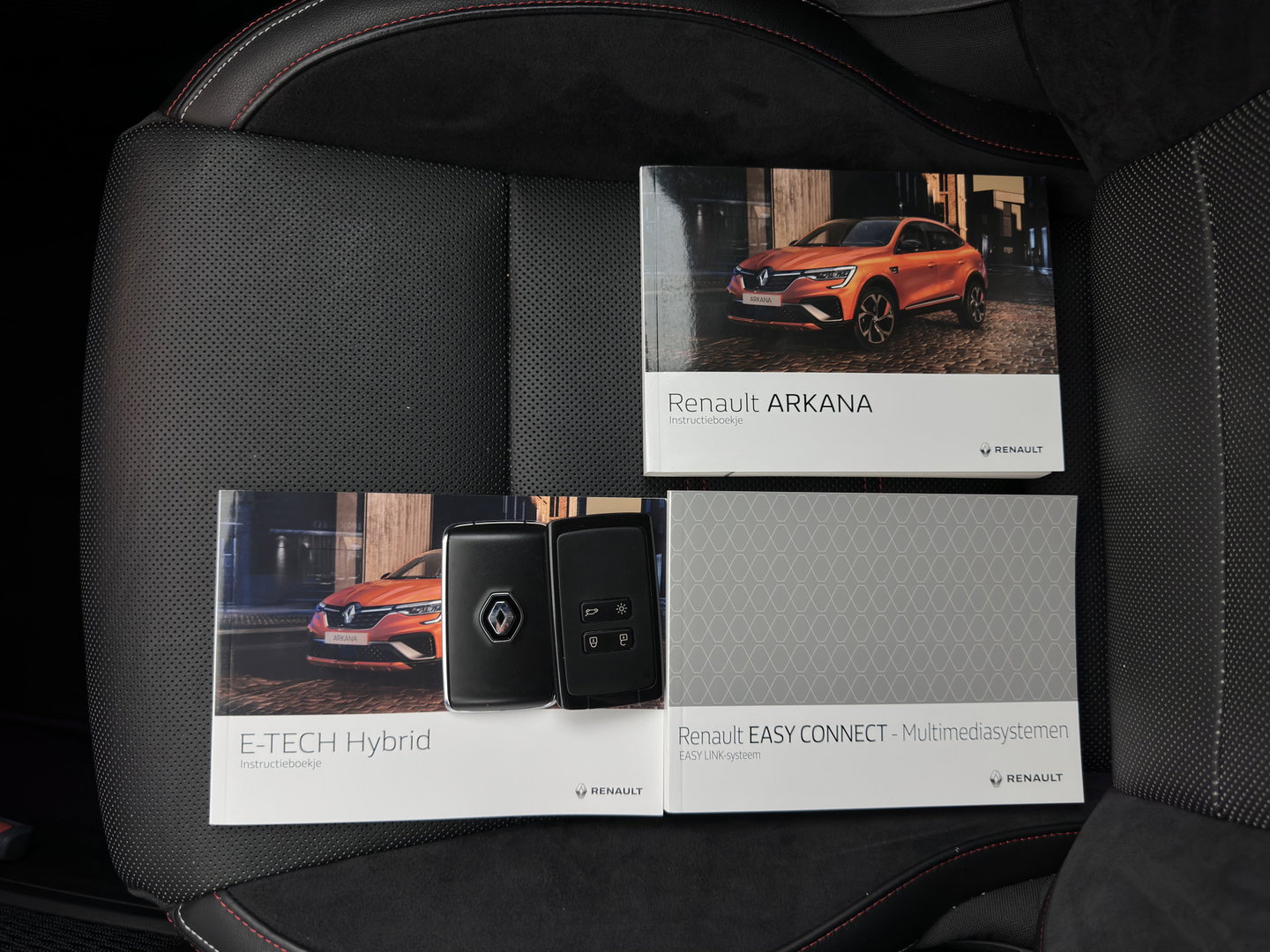 Renault Arkana 1.6 E-Tech Hybrid 145 R.S. Line (INCL-BTW) Aut. *LEATHER | FULL-LED | BLINDSPOT | CAMERA | BOSE-AUDIO | HEATED-SPORTSEATS | KEYLESS | AMBIENTLIGHT | DIGI-COCKPIT | PRIVACY-GLASS | NAVI-FULLMAP | ECC | ADAPTIVE-CRUISE | 18"A