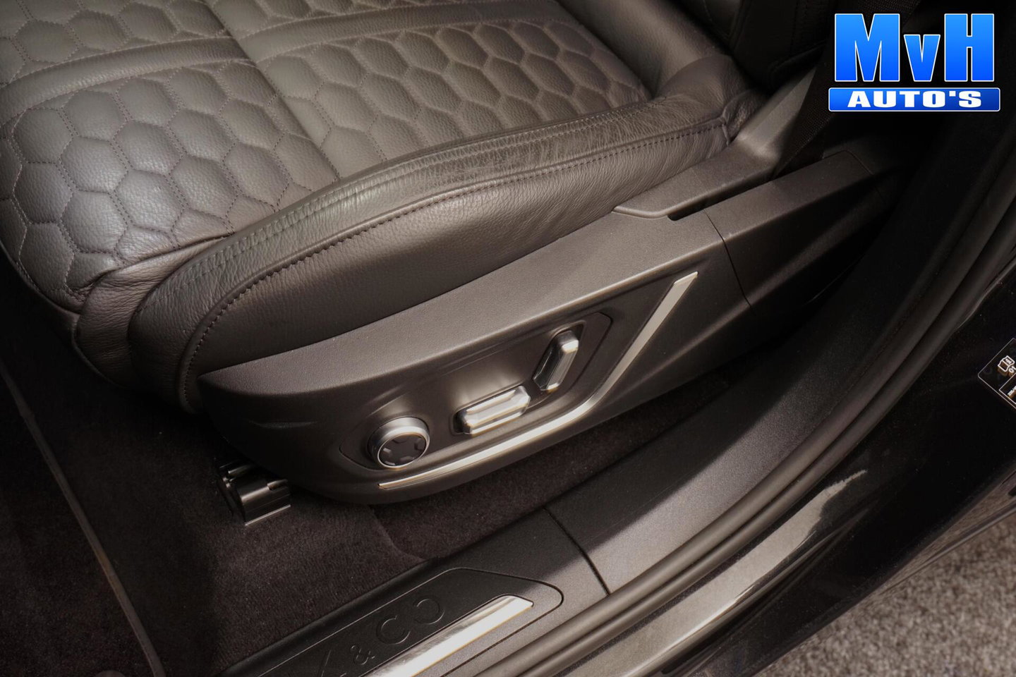 Lynk & Co 01 1.5 PHEV|FULL BLACK XL|LEER|NAP|PANO