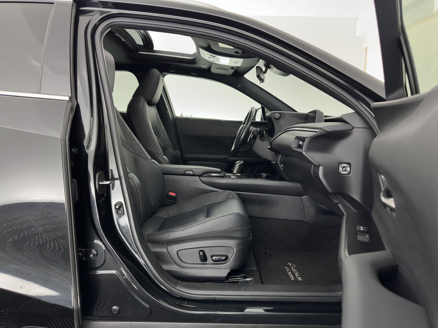 Lexus UX 300e Luxury 54 kWh (INCL.BTW)  Aut. *PANO | LEATHER | FULL-LED | ADAPTIVE-CRUISE | CAMERA | KEYLESS | NAVI-FULLMAP | DAB+ | PRIVACY-GLASS | ECC | PDC | 17''ALU*