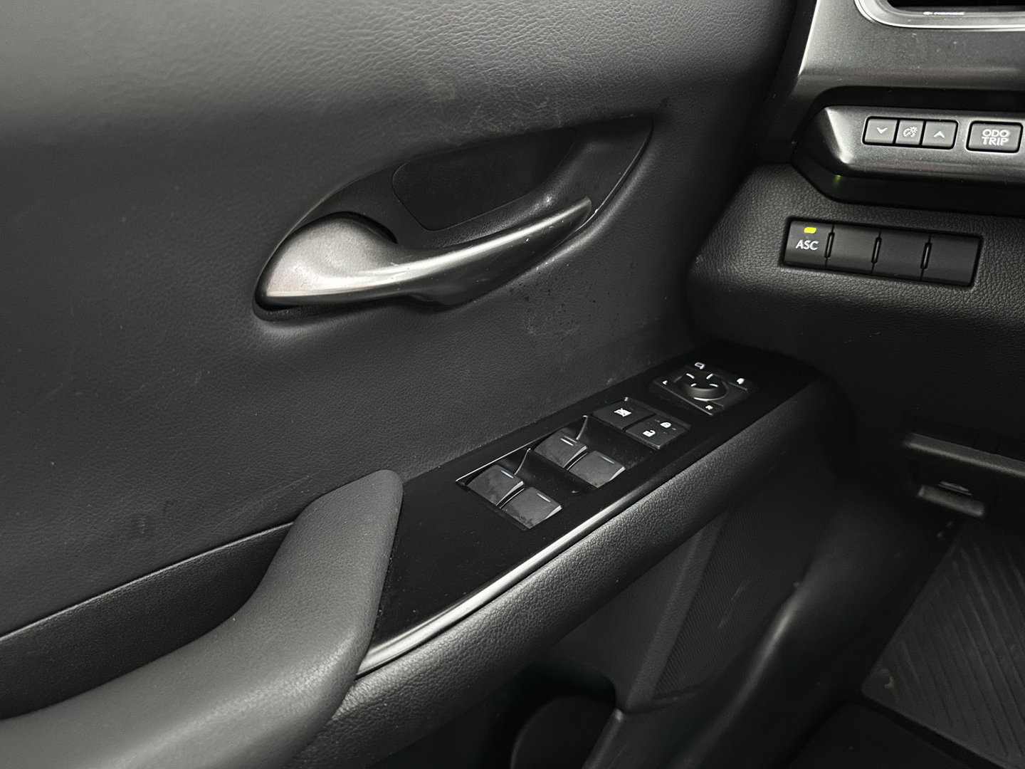 Lexus UX 300e Luxury 54 kWh (INCL.BTW)  Aut. *PANO | LEATHER | FULL-LED | ADAPTIVE-CRUISE | CAMERA | KEYLESS | NAVI-FULLMAP | DAB+ | PRIVACY-GLASS | ECC | PDC | 17''ALU*