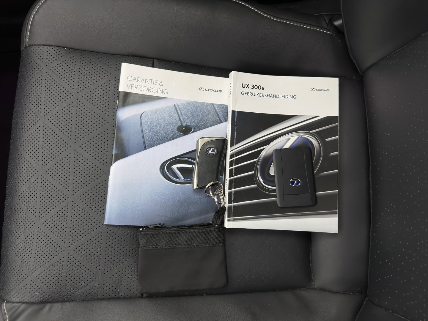 Lexus UX 300e Luxury 54 kWh (INCL.BTW)  Aut. *PANO | LEATHER | FULL-LED | ADAPTIVE-CRUISE | CAMERA | KEYLESS | NAVI-FULLMAP | DAB+ | PRIVACY-GLASS | ECC | PDC | 17''ALU*