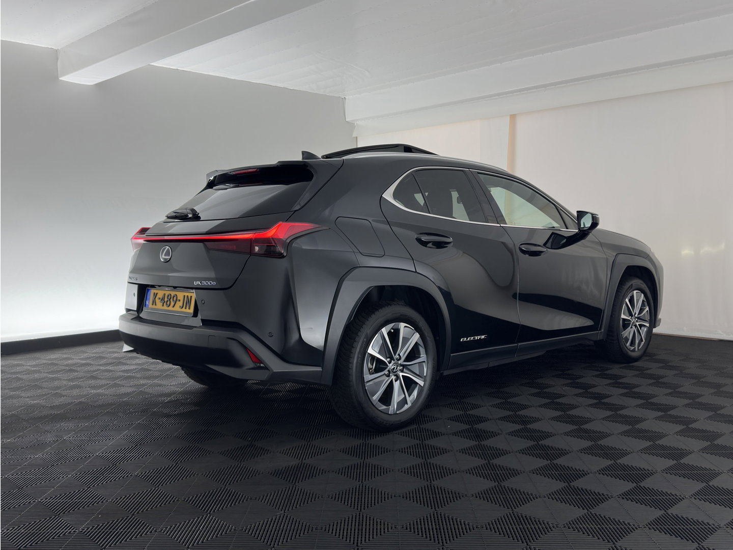 Lexus UX 300e Luxury 54 kWh (INCL.BTW)  Aut. *PANO | LEATHER | FULL-LED | ADAPTIVE-CRUISE | CAMERA | KEYLESS | NAVI-FULLMAP | DAB+ | PRIVACY-GLASS | ECC | PDC | 17''ALU*