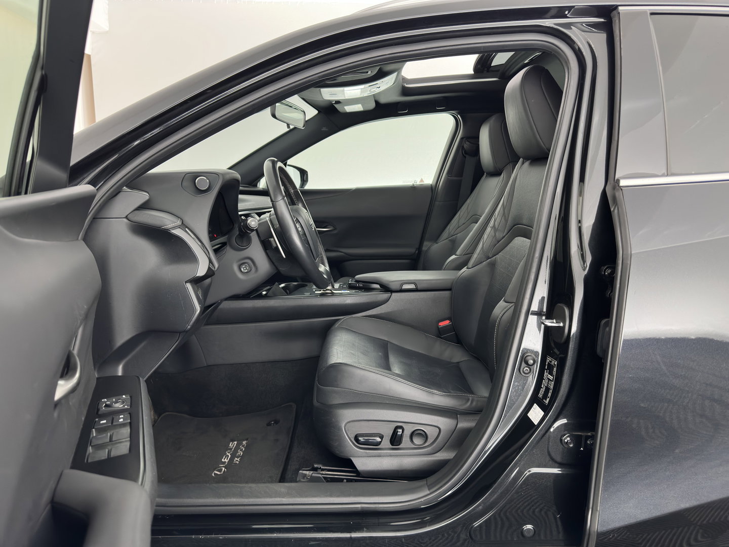 Lexus UX 300e Luxury 54 kWh (INCL.BTW)  Aut. *PANO | LEATHER | FULL-LED | ADAPTIVE-CRUISE | CAMERA | KEYLESS | NAVI-FULLMAP | DAB+ | PRIVACY-GLASS | ECC | PDC | 17''ALU*