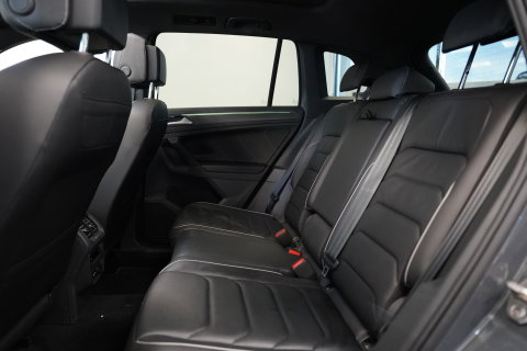 Volkswagen Tiguan 1.4 TSI eHybrid R-Line Business ACC Pano Elec. achterklep Privacy Glass 24 Maanden garantie* (Vraag naar de voorwaarden)