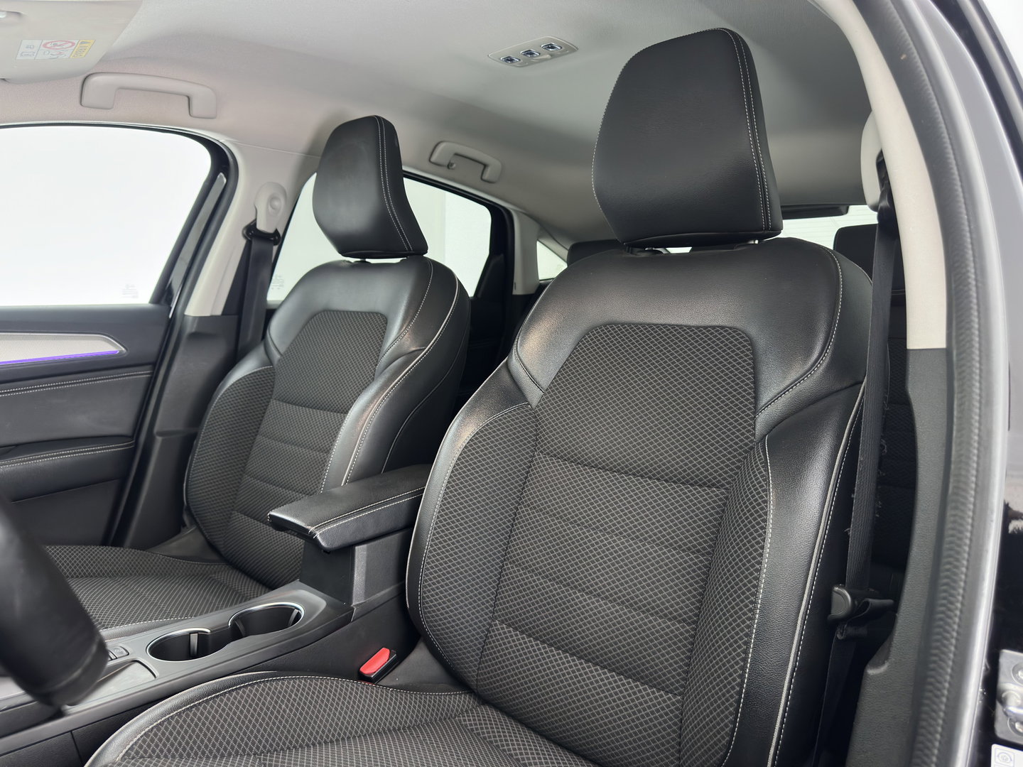 Renault Arkana 1.6 E-Tech Hybrid 145 Intens (INCL-BTW) *AUT | LEATHER-MICROFIBRE | FULL-LED | DIGI-COCKPIT | LANE-ASSIST | BLIND-SPOT | NAVI-FULLMAP | AMBIENT-LIGHT | CAMERA | KEYLESS | DAB+ | COMFORT-SEATS | PRVACY-GLASS | 18''ALU*