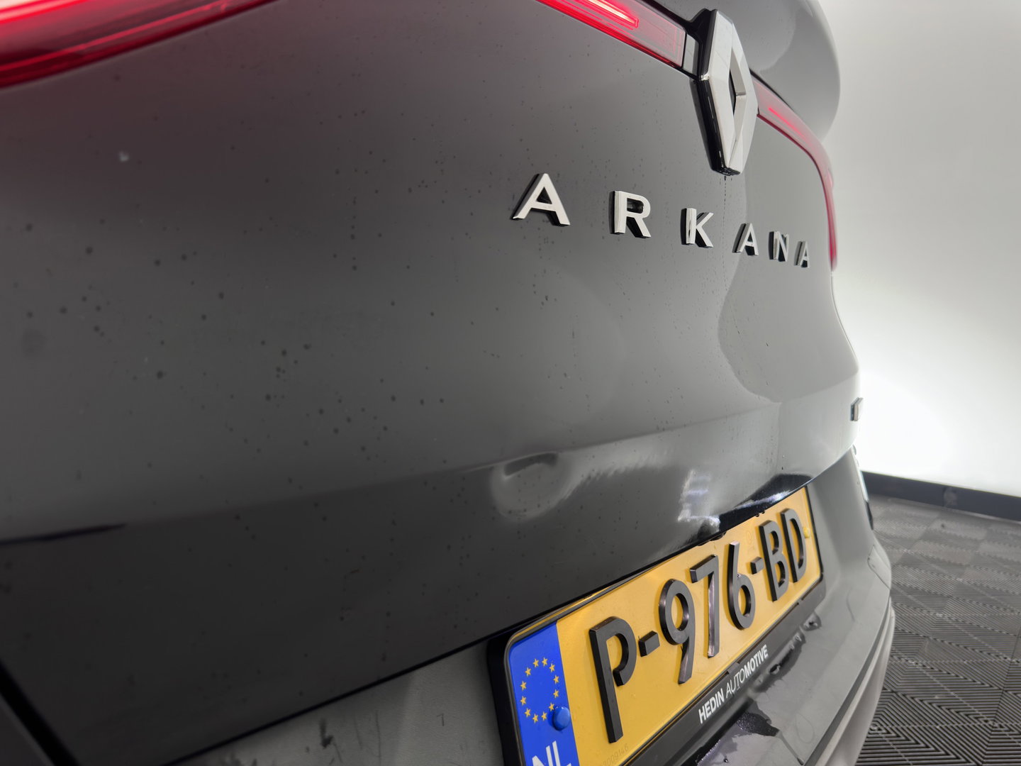 Renault Arkana 1.6 E-Tech Hybrid 145 Intens (INCL-BTW) *AUT | LEATHER-MICROFIBRE | FULL-LED | DIGI-COCKPIT | LANE-ASSIST | BLIND-SPOT | NAVI-FULLMAP | AMBIENT-LIGHT | CAMERA | KEYLESS | DAB+ | COMFORT-SEATS | PRVACY-GLASS | 18''ALU*