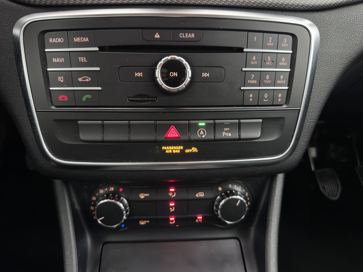 Mercedes-Benz GLA 180 d Lease Edition (INCL.BTW) *LEATHER-FABRIC | XENON | NAVI-FULLMAP | COMFORT-SEATS | AIRCO | PDC | CRUISE | 17''ALU*