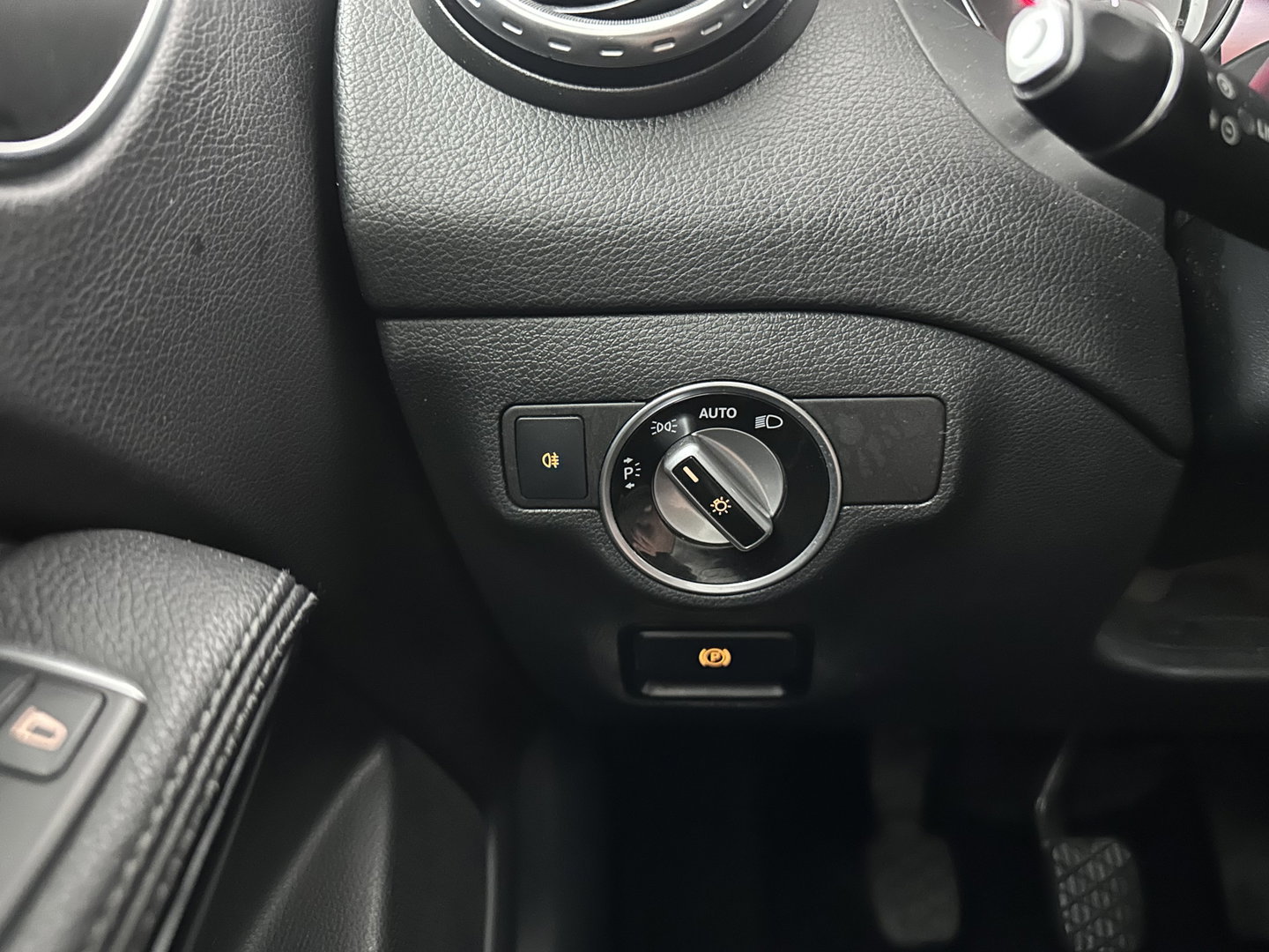 Mercedes-Benz GLA 180 d Lease Edition (INCL.BTW) *LEATHER-FABRIC | XENON | NAVI-FULLMAP | COMFORT-SEATS | AIRCO | PDC | CRUISE | 17''ALU*