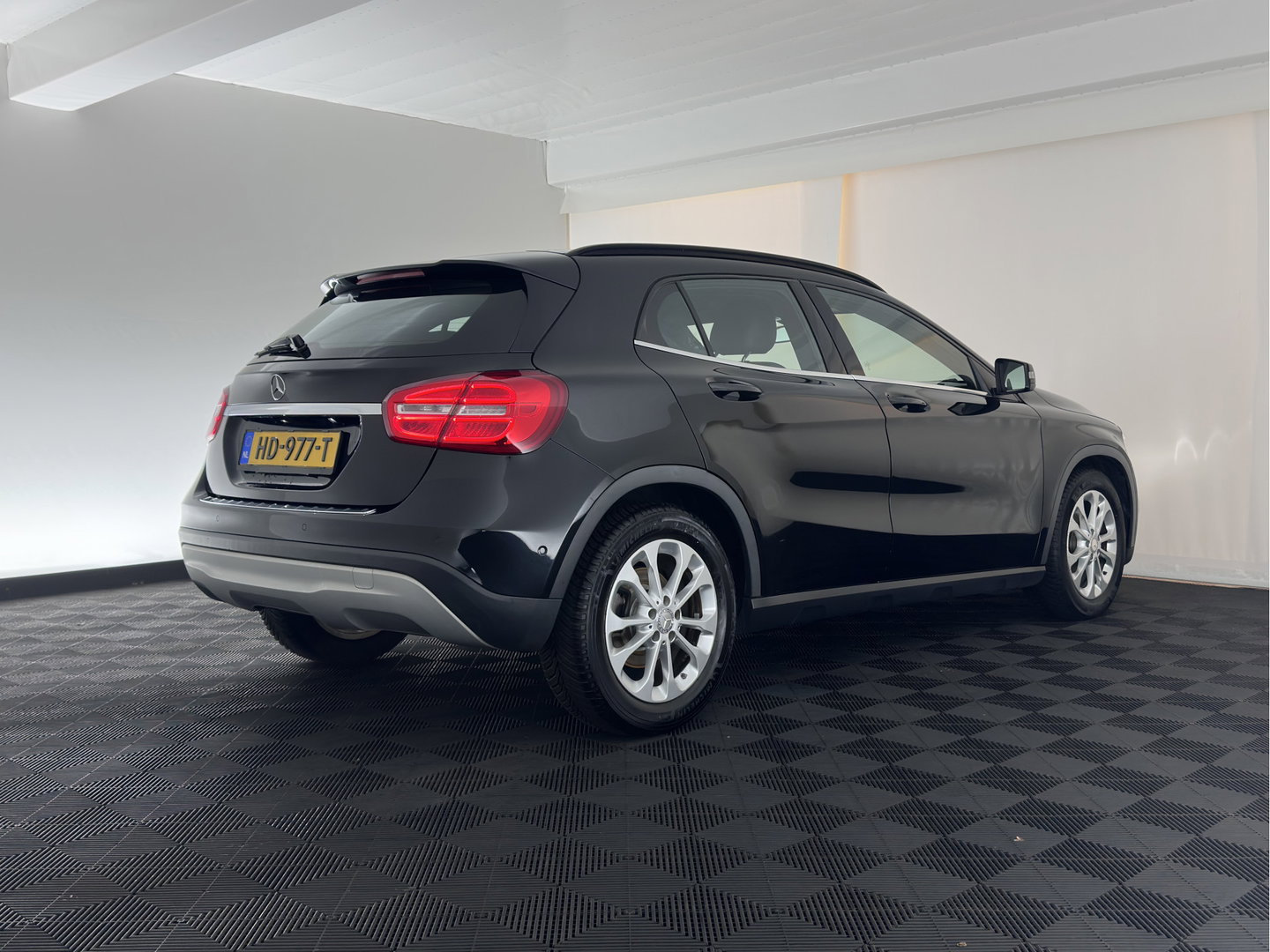Mercedes-Benz GLA 180 d Lease Edition (INCL.BTW) *LEATHER-FABRIC | XENON | NAVI-FULLMAP | COMFORT-SEATS | AIRCO | PDC | CRUISE | 17''ALU*