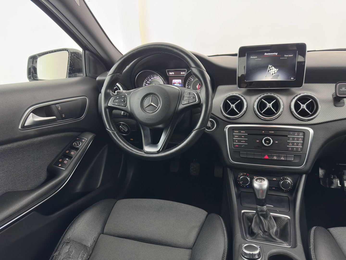 Mercedes-Benz GLA 180 d Lease Edition (INCL.BTW) *LEATHER-FABRIC | XENON | NAVI-FULLMAP | COMFORT-SEATS | AIRCO | PDC | CRUISE | 17''ALU*