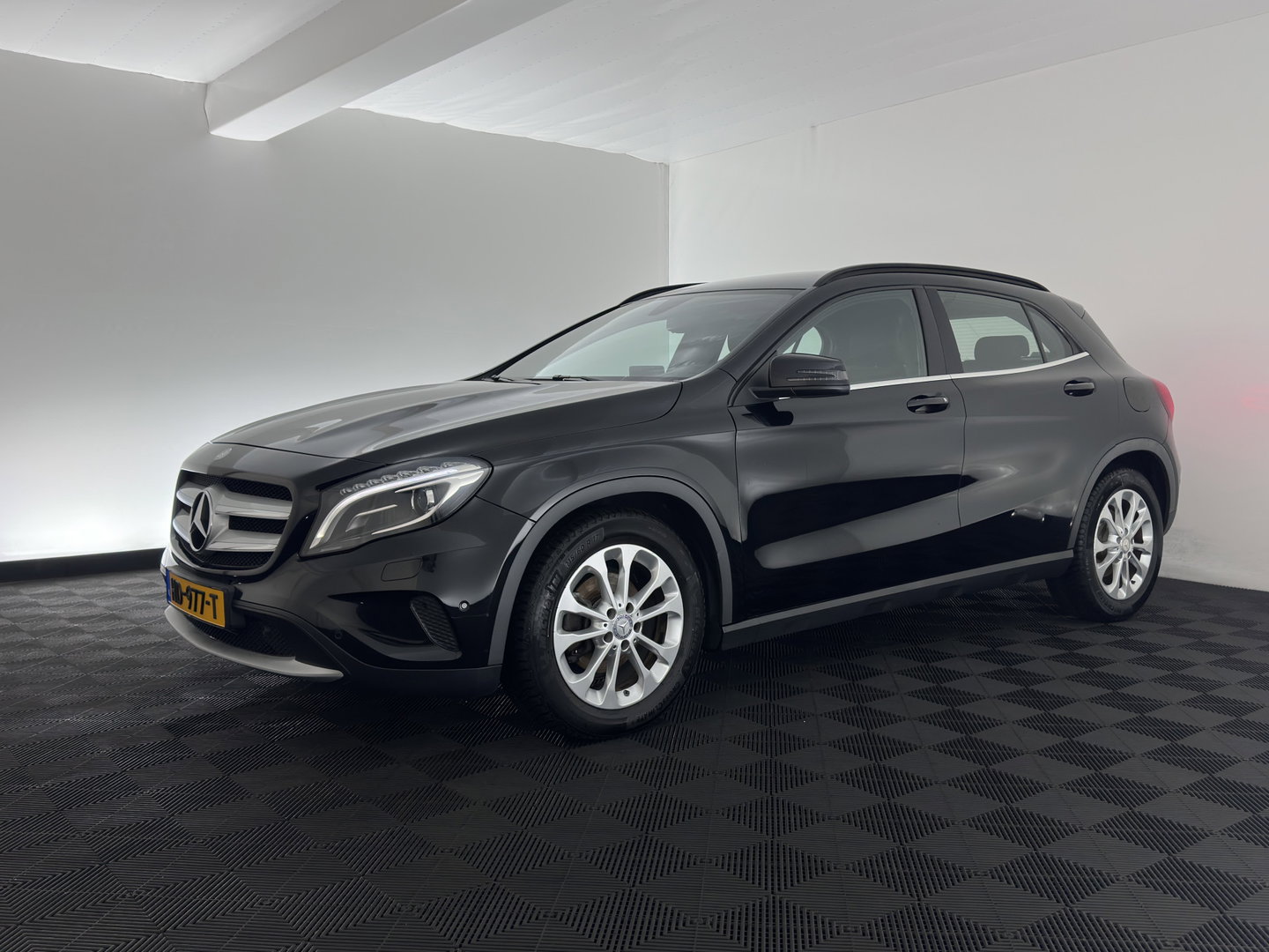 Mercedes-Benz GLA 180 d Lease Edition (INCL.BTW) *LEATHER-FABRIC | XENON | NAVI-FULLMAP | COMFORT-SEATS | AIRCO | PDC | CRUISE | 17''ALU*