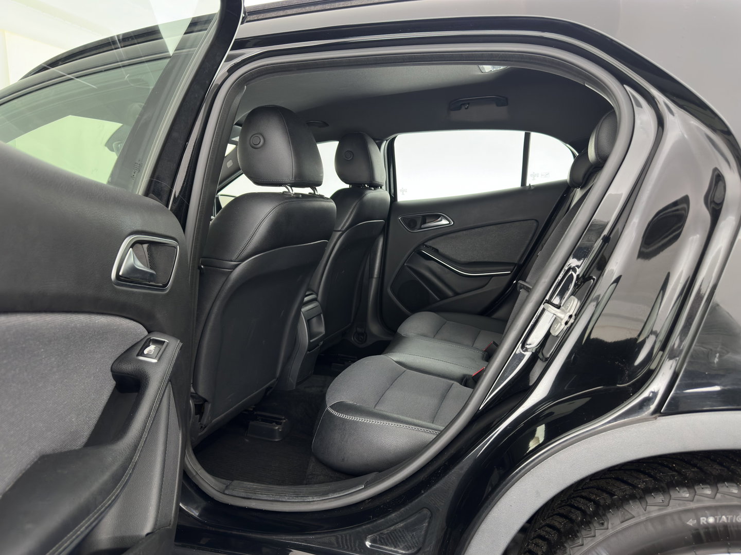 Mercedes-Benz GLA 180 d Lease Edition (INCL.BTW) *LEATHER-FABRIC | XENON | NAVI-FULLMAP | COMFORT-SEATS | AIRCO | PDC | CRUISE | 17''ALU*