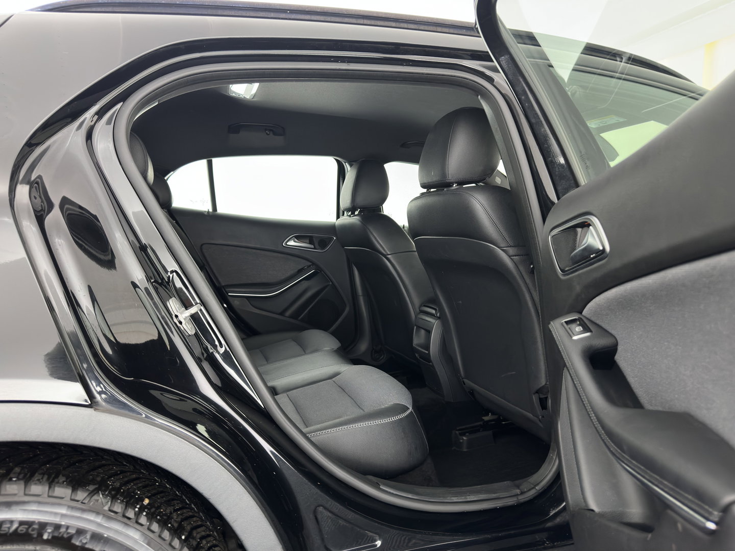 Mercedes-Benz GLA 180 d Lease Edition (INCL.BTW) *LEATHER-FABRIC | XENON | NAVI-FULLMAP | COMFORT-SEATS | AIRCO | PDC | CRUISE | 17''ALU*