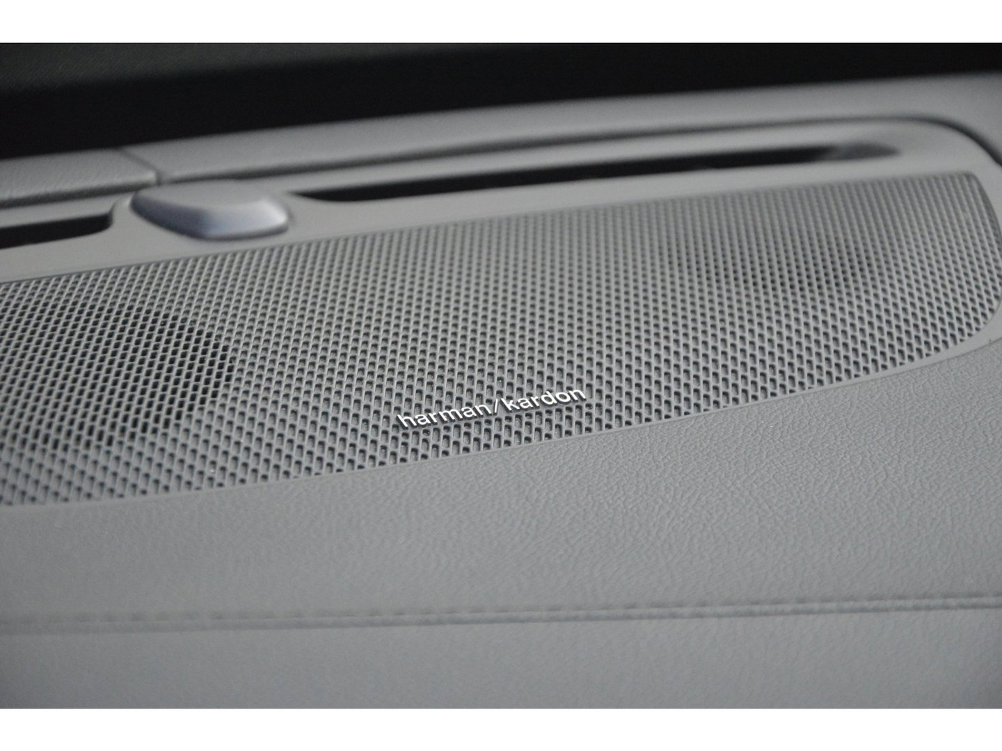 Volvo XC90 T8 Recharge AWD Plus Dark | Luchtvering | Panoramadak | Harman/Kardon | Trekhaak | Stoel + Stuur Verwarmd | Camera |