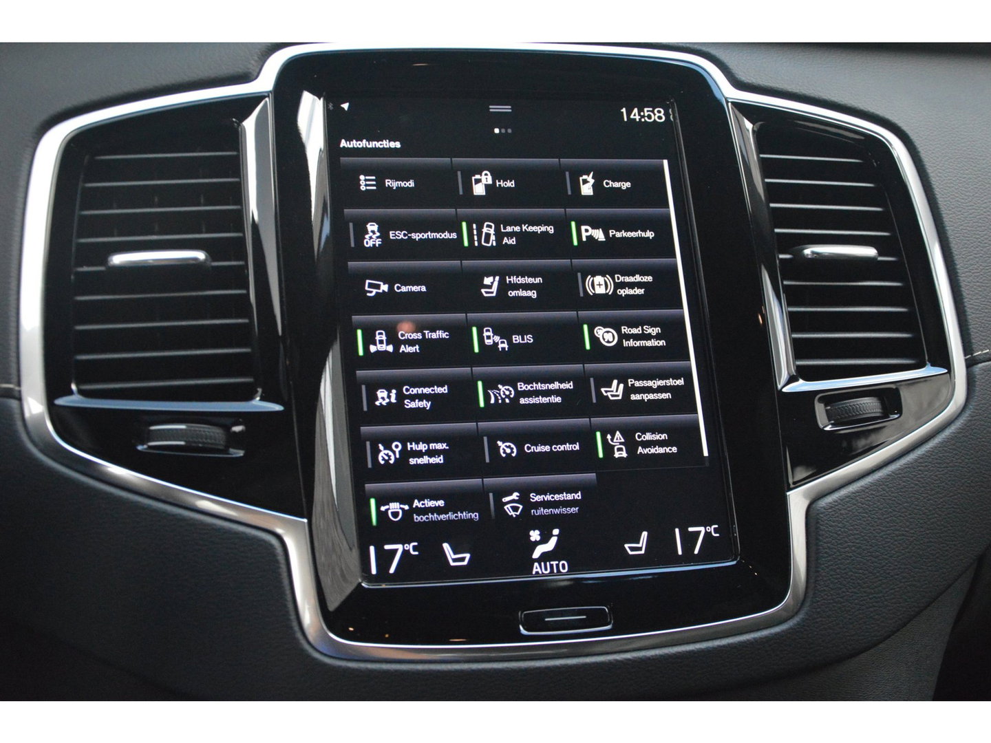 Volvo XC90 T8 Recharge AWD Plus Dark | Luchtvering | Panoramadak | Harman/Kardon | Trekhaak | Stoel + Stuur Verwarmd | Camera |