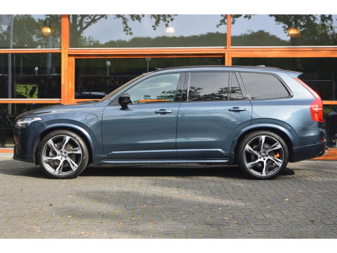 Volvo XC90 T8 Recharge AWD Plus Dark | Luchtvering | Panoramadak | Harman/Kardon | Trekhaak | Stoel + Stuur Verwarmd | Camera |
