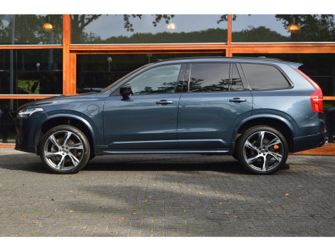 Volvo XC90 T8 Recharge AWD Plus Dark | Luchtvering | Panoramadak | Harman/Kardon | Trekhaak | Stoel + Stuur Verwarmd | Camera |